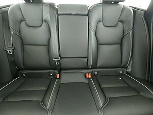 Volvo  B4 Plus Dark*PANO*AHK*STH**UPE 78.430.- EURO