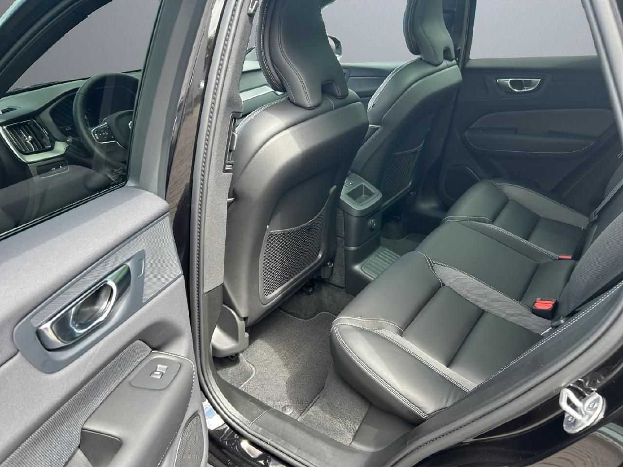 Volvo  Plus Black Edition T6 AWD Plug-In Hybrid
