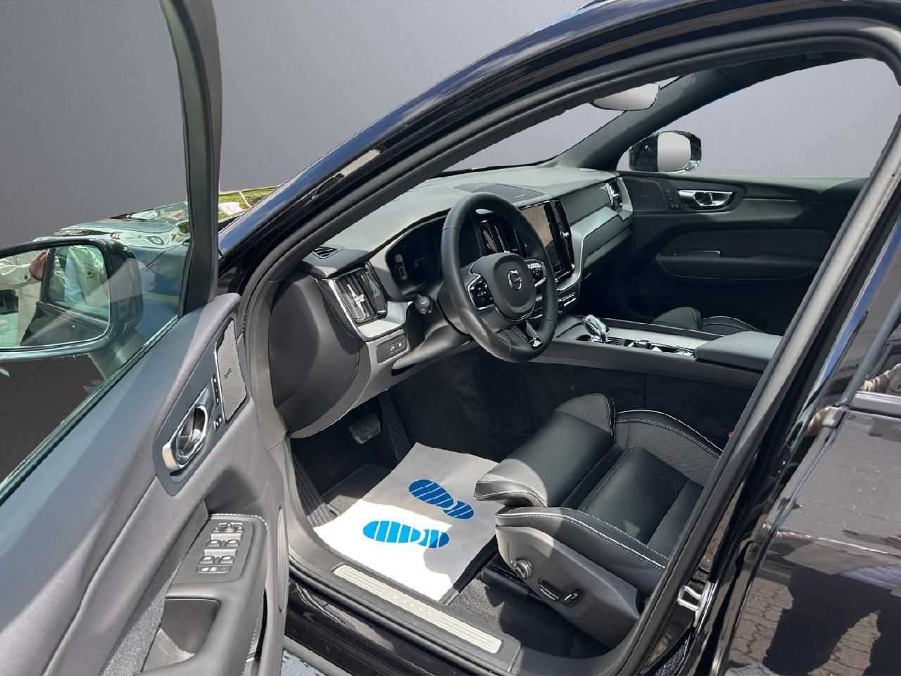 Volvo  Plus Black Edition T6 AWD Plug-In Hybrid