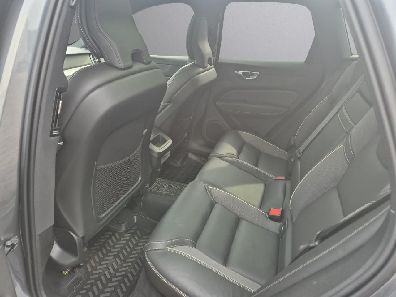 Volvo  R Design 2WD