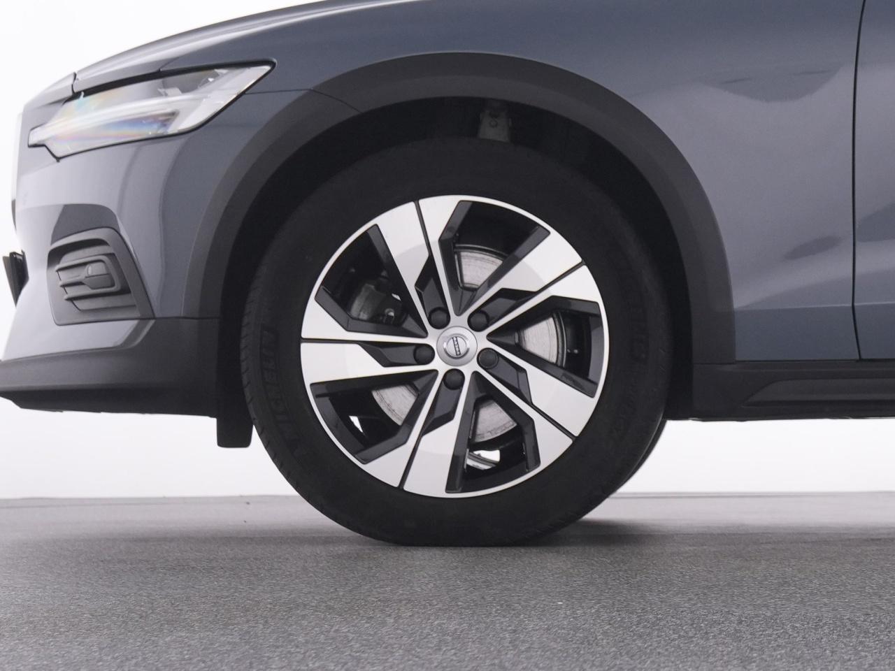 Volvo  V60 CC