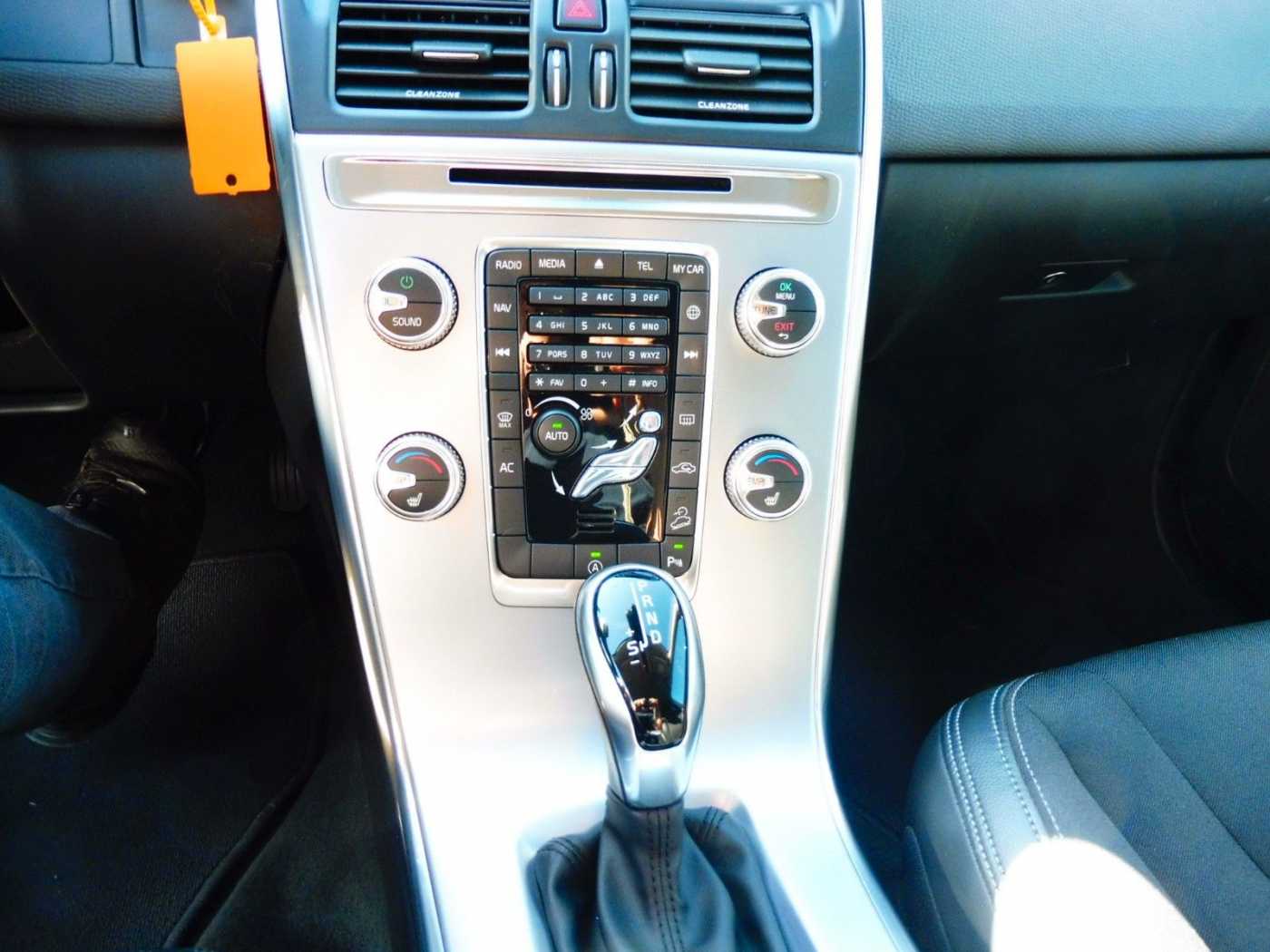 Volvo  D5 Momentum AWD