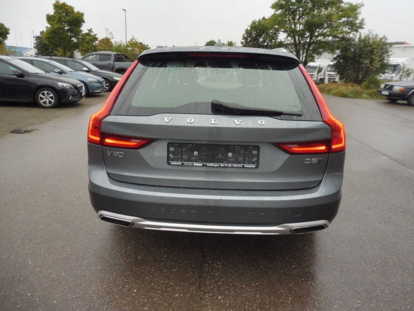 Volvo  D5 Cross Country Pro AWD