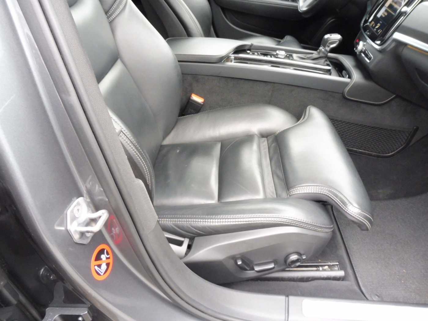 Volvo  D5 Cross Country Pro AWD