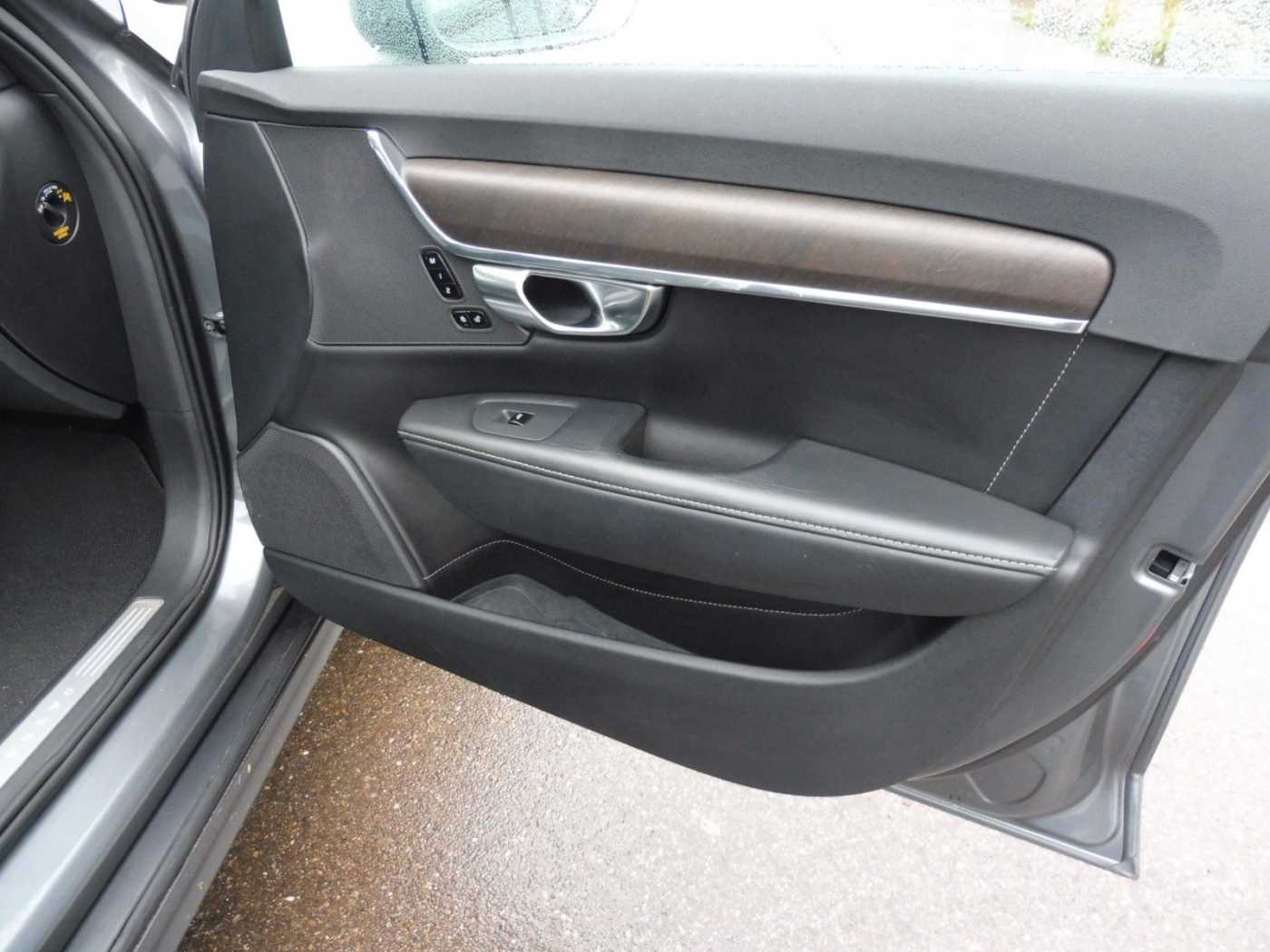 Volvo  D5 Cross Country Pro AWD