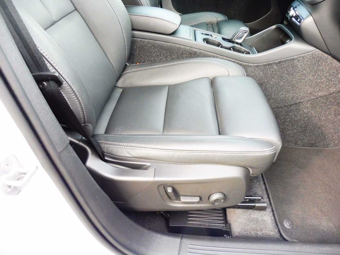 Volvo  B4 Momentum Pro AWD