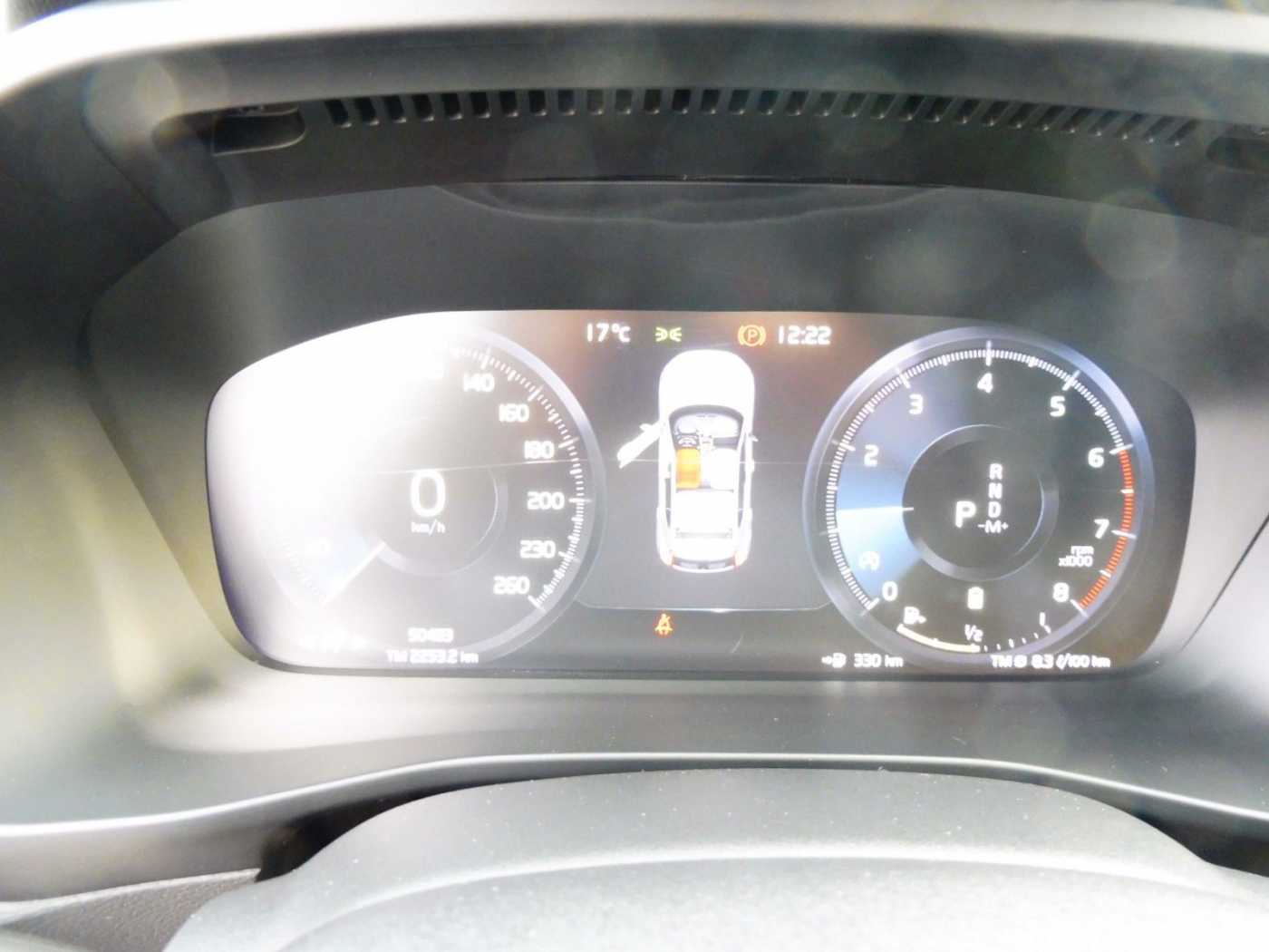 Volvo  B4 Momentum Pro AWD