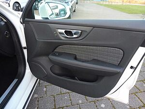 Volvo  Kombi  B4 Core/ Fahrassistenten