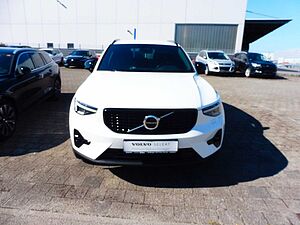 Volvo  B4  Plus Dark 2WD