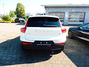 Volvo  B4  Plus Dark 2WD