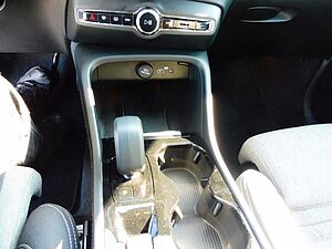 Volvo  B4  Plus Dark 2WD