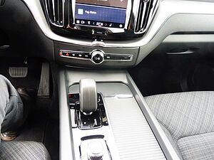 Volvo  B4 Core 2WD