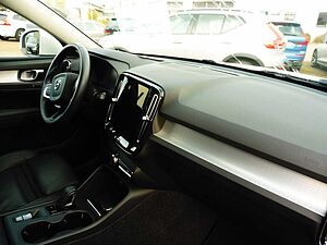 Volvo  B4 Momentum Pro AWD