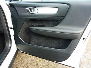 Volvo  B4 Momentum Pro AWD