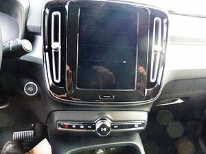 Volvo  B4 Momentum Pro AWD