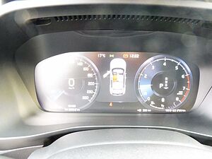 Volvo  B4 Momentum Pro AWD