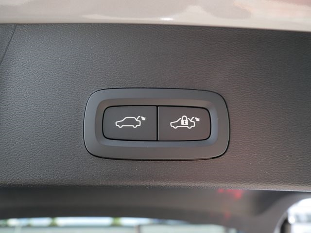 Volvo  B3 Plus Dark KAMERA H K NAVI ACC LED 360