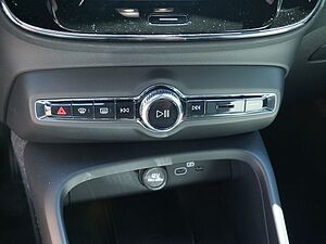 Volvo  B3 Plus Dark KAMERA H K NAVI ACC LED 360