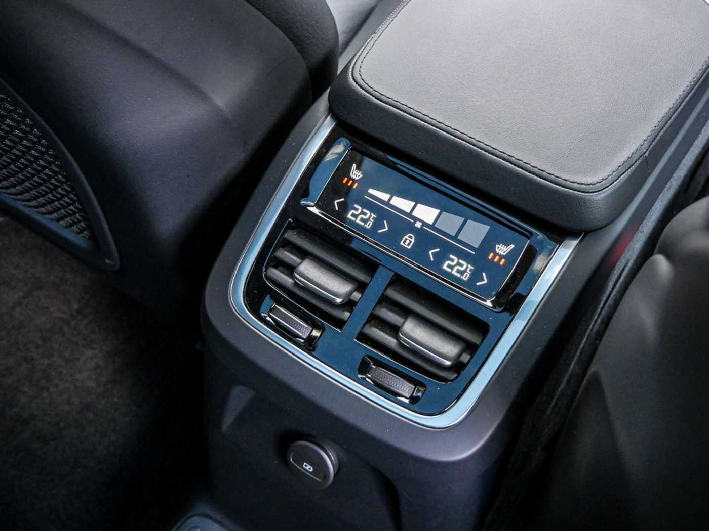 Volvo  T8 AWD Recharge Plug-In Hybrid Ultimate Bright