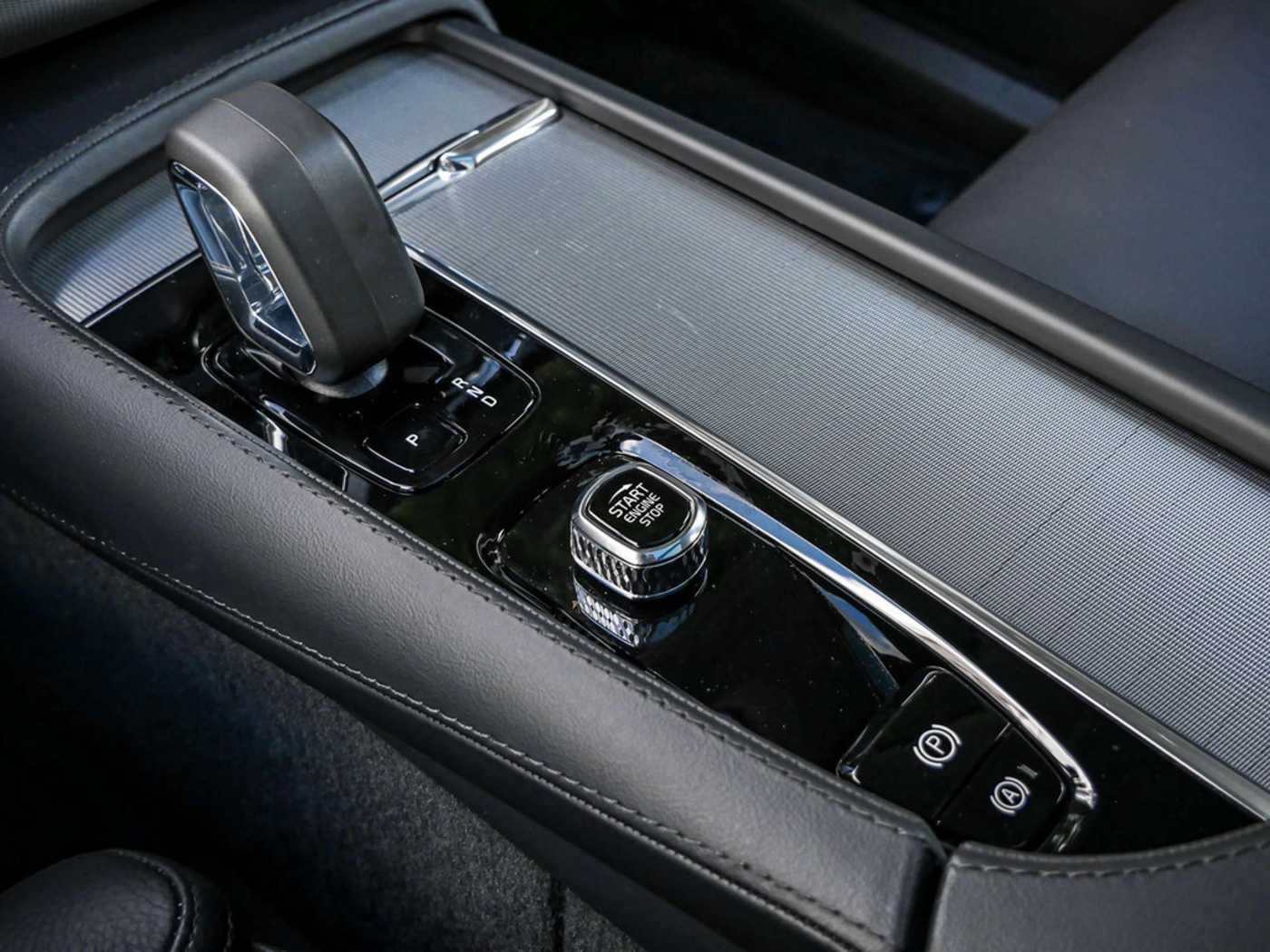 Volvo  T8 AWD Recharge Plug-In Hybrid Ultimate Bright
