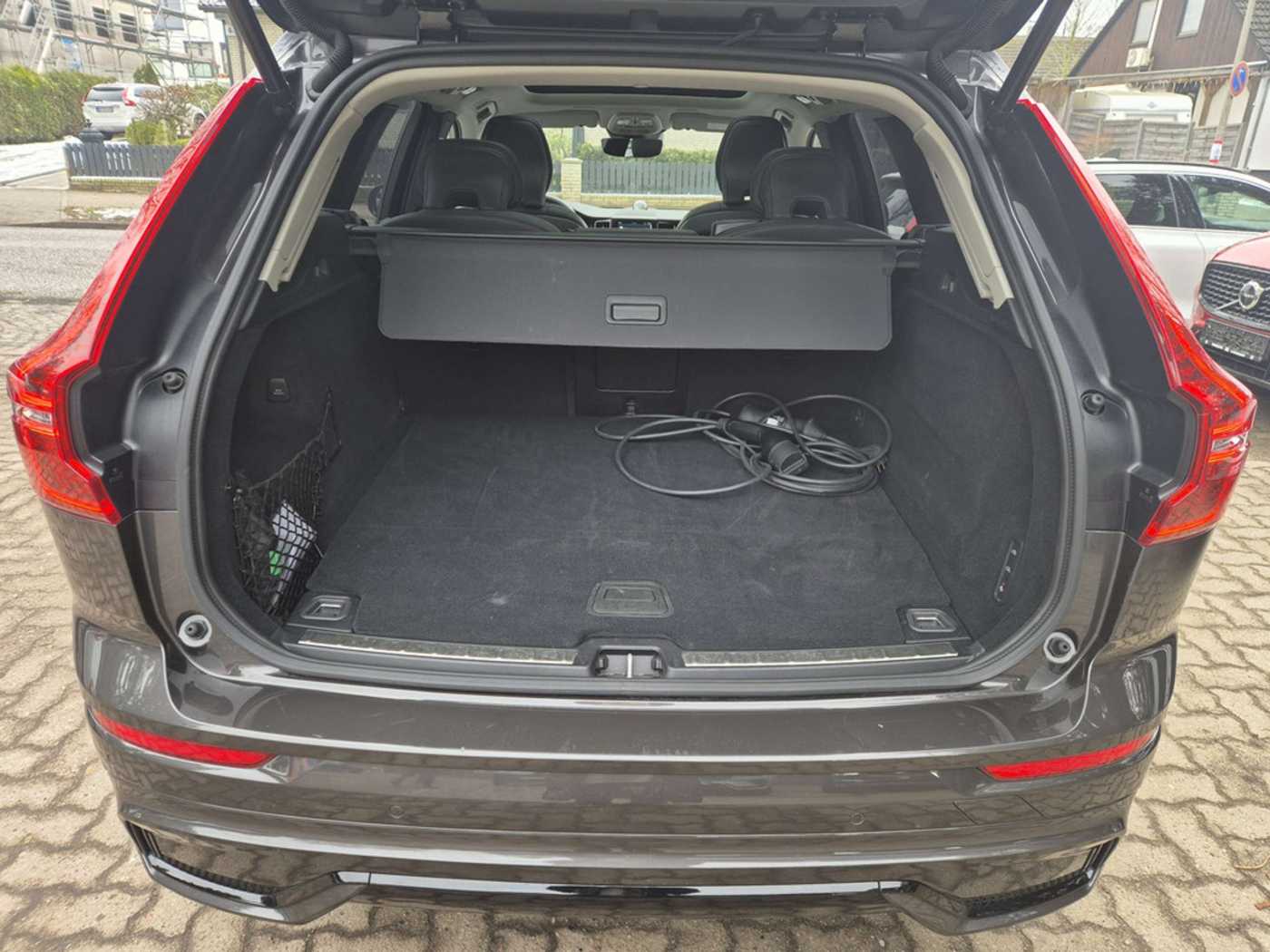 Volvo  T8 AWD Recharge Plug-In Hybrid Ultra Dark