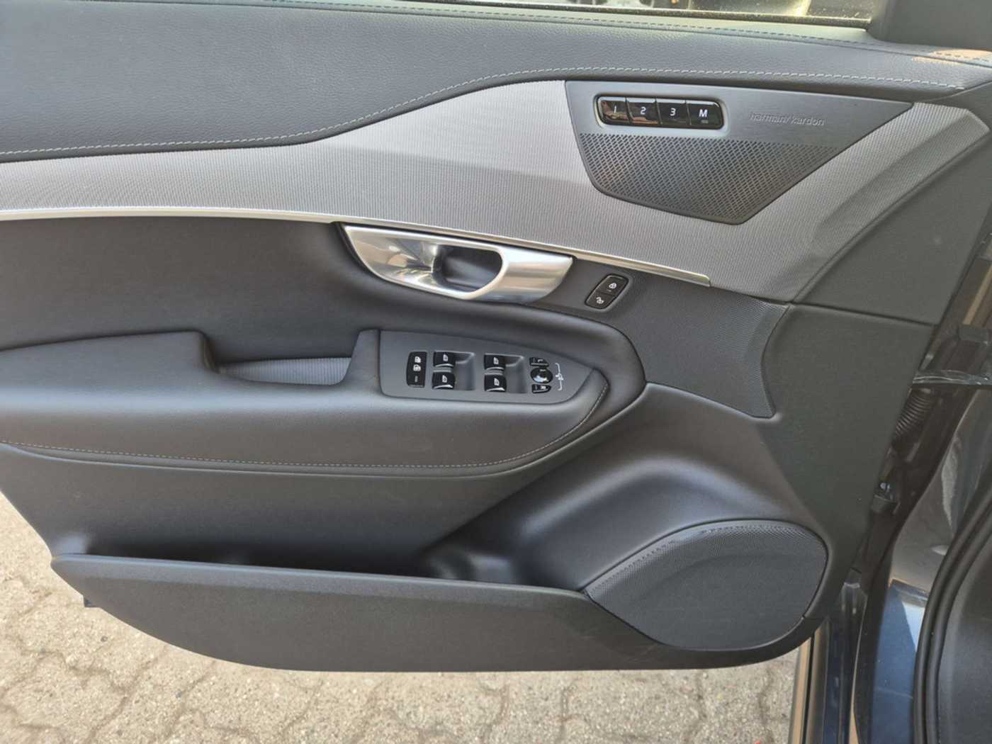 Volvo  T8 Recharge Ultimate Bright Plug-In Hybrid