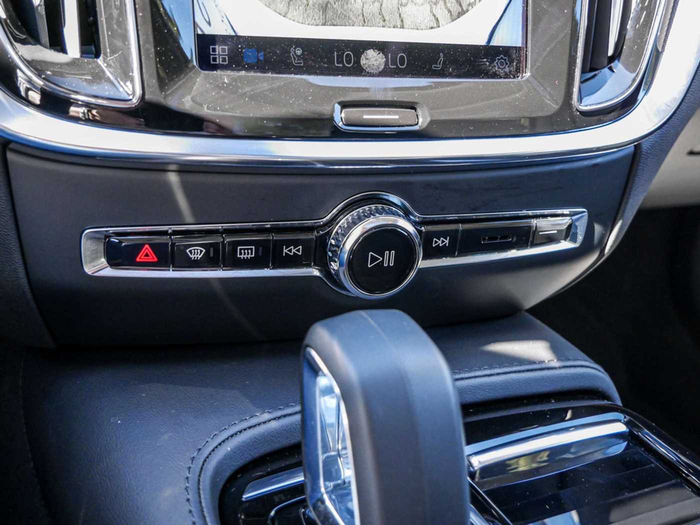 Volvo  T8 Ultimate Dark Recharge Plug-In Hybrid AWD