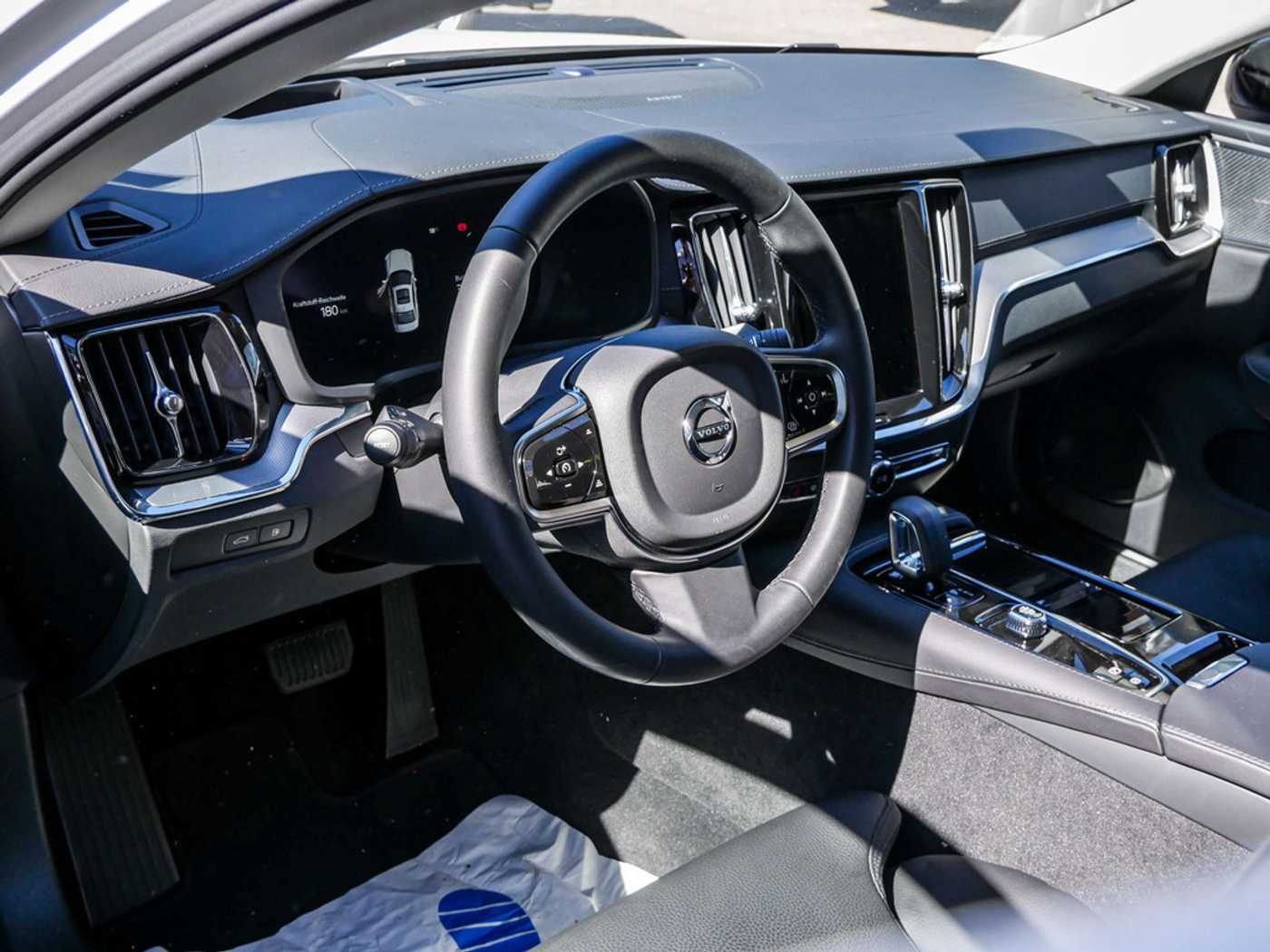Volvo  T8 Ultimate Dark Recharge Plug-In Hybrid AWD