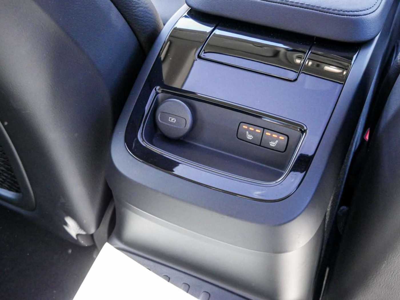 Volvo  T8 Ultimate Dark Recharge Plug-In Hybrid AWD