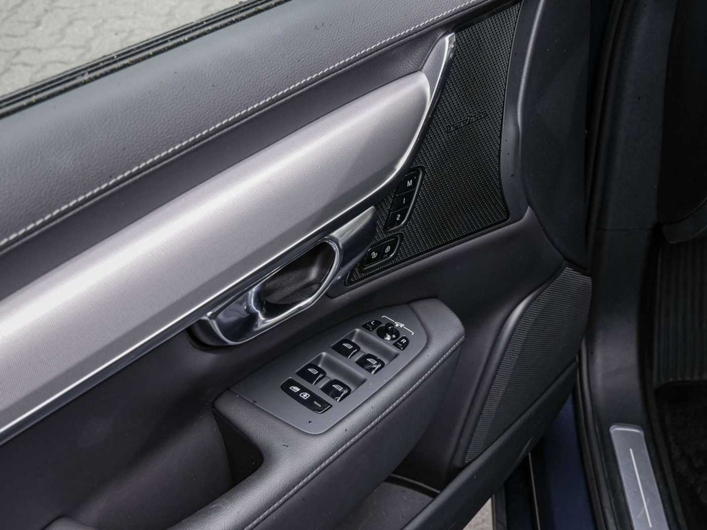 Volvo  T8 Ultimate Dark Recharge Plug-In Hybrid AWD