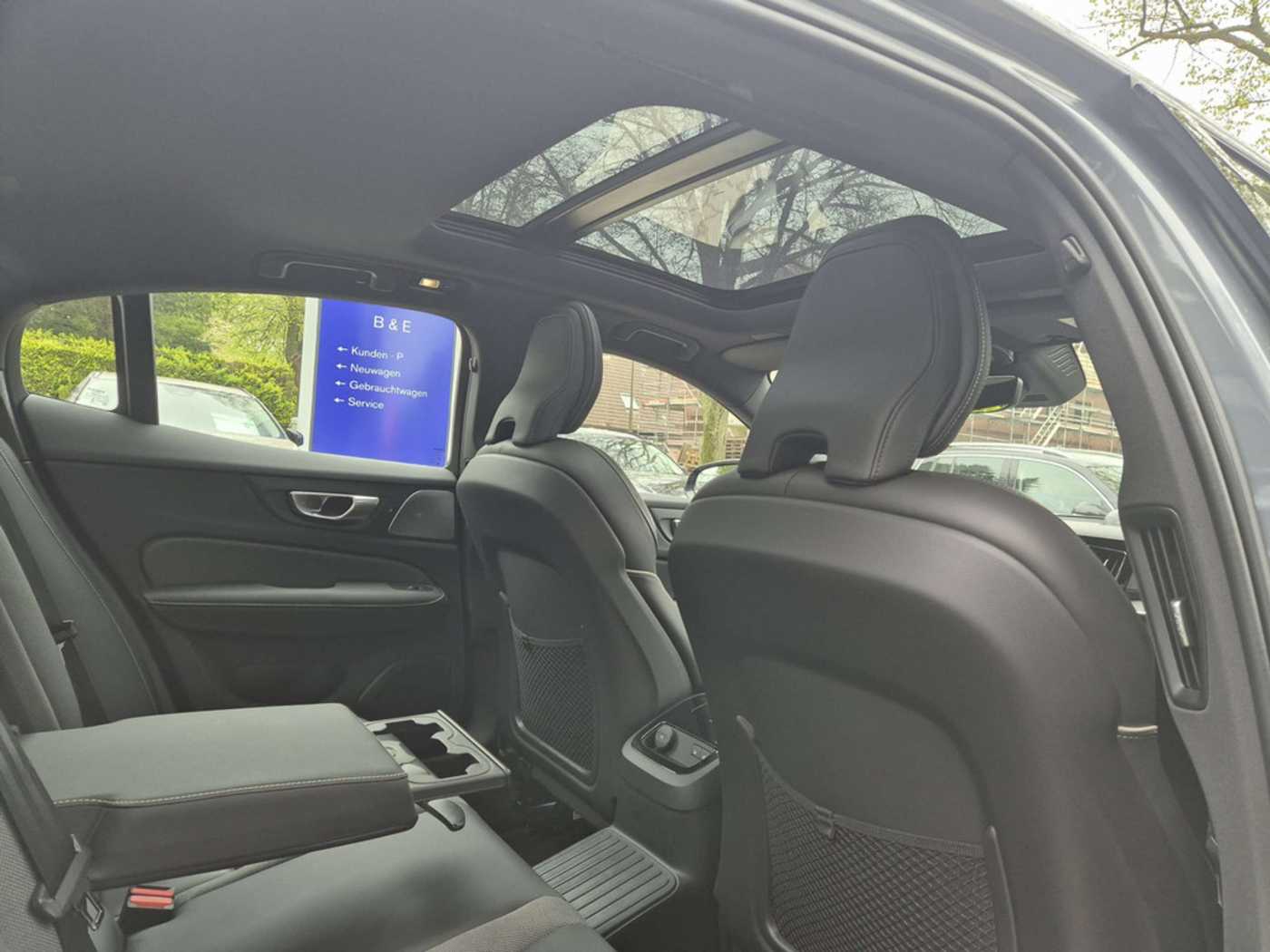 Volvo  T8 Ultimate Dark Recharge Plug-In Hybrid AWD