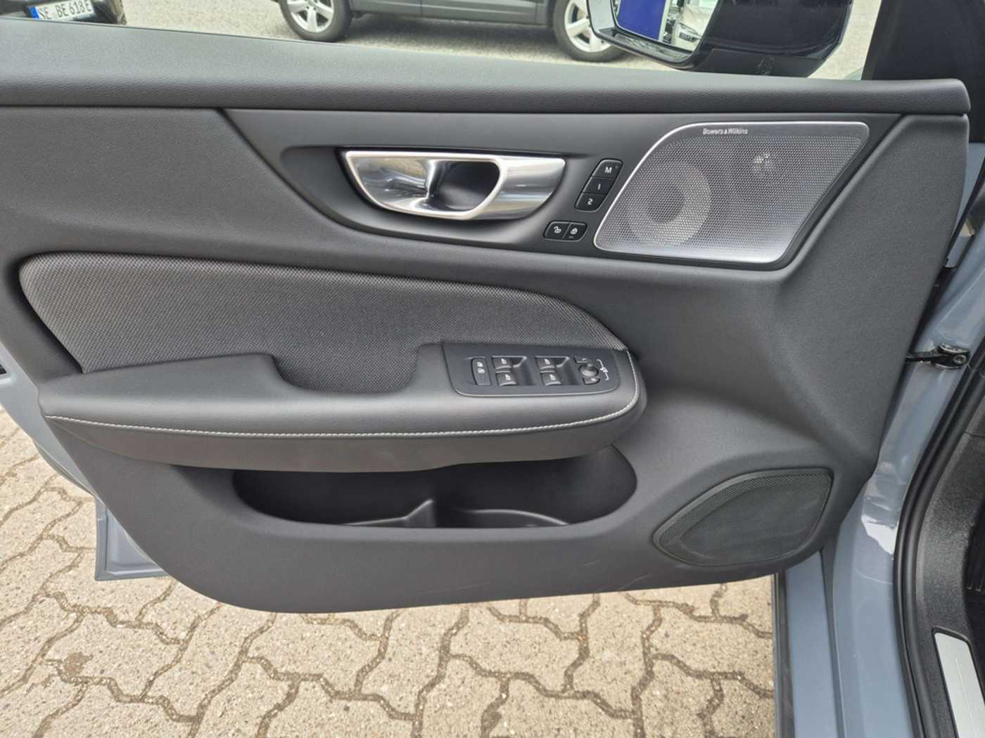 Volvo  T8 Ultimate Dark Recharge Plug-In Hybrid AWD