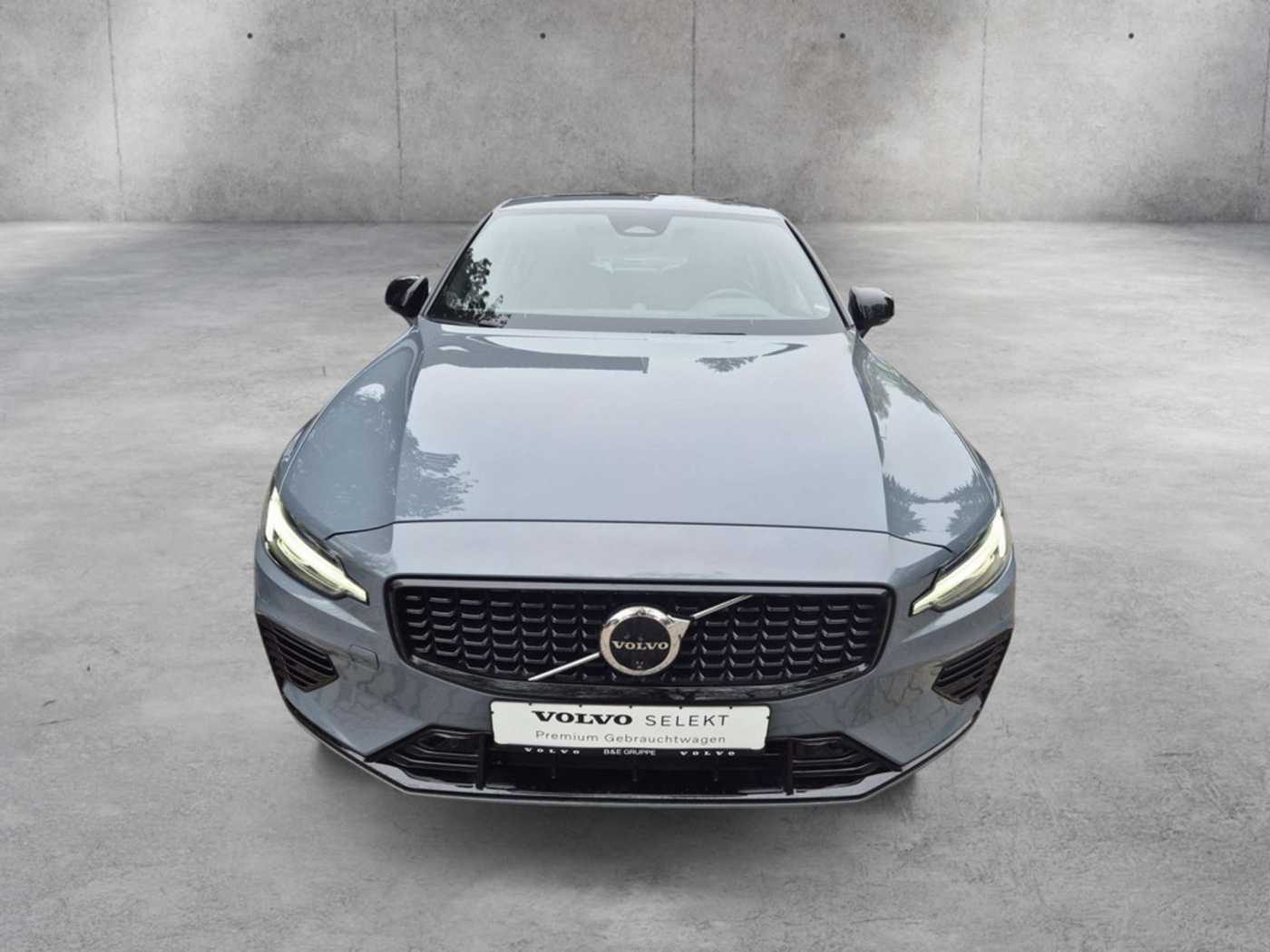 Volvo  T8 Ultimate Dark Recharge Plug-In Hybrid AWD