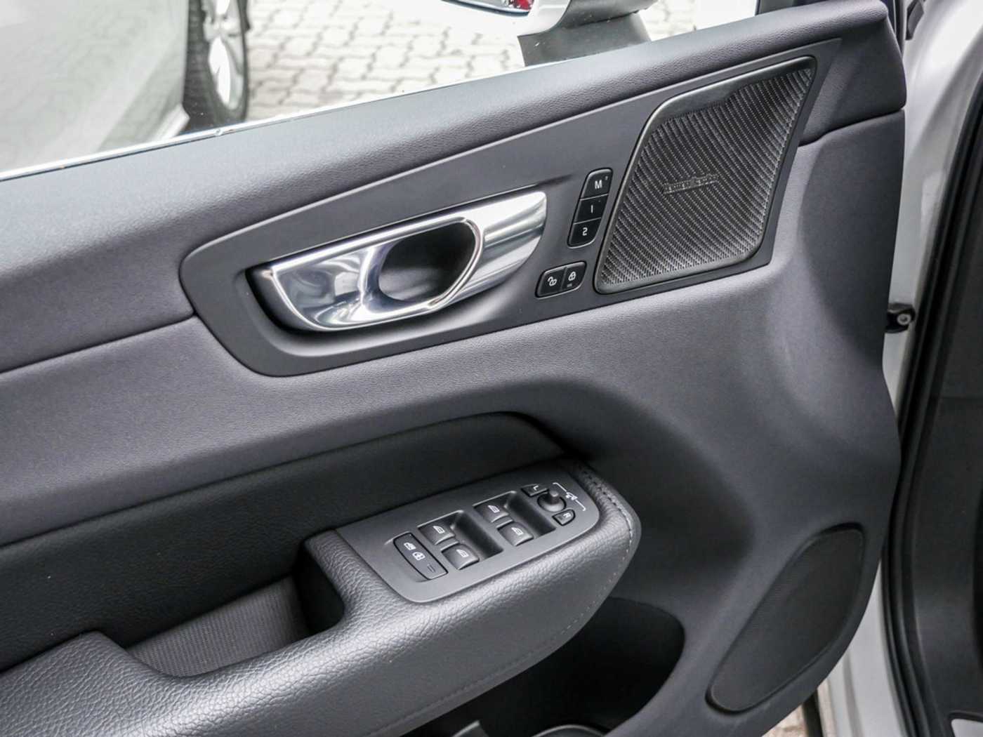Volvo  T8 AWD Inscription Recharge Plug-In Hybrid