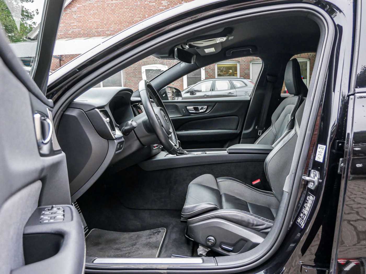 Volvo  D3 R-Design Geartronic *BLIS*NAVI*PDC*DAB*ACC*