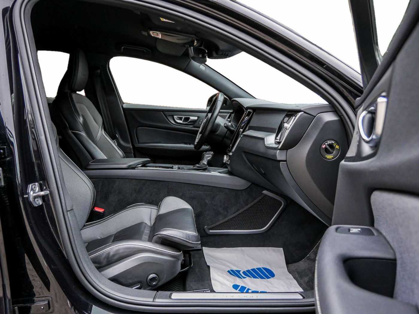 Volvo  D3 R-Design Geartronic *BLIS*NAVI*PDC*DAB*ACC*