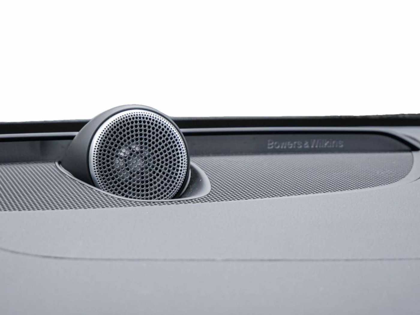 Volvo  T8 Ultimate Dark Recharge Plug-In Hybrid AWD