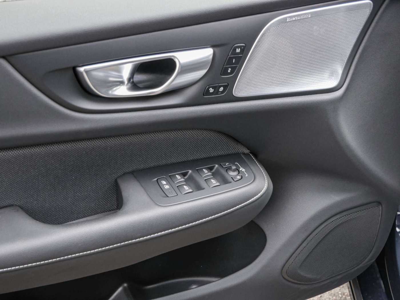 Volvo  T8 Ultimate Dark Recharge Plug-In Hybrid AWD