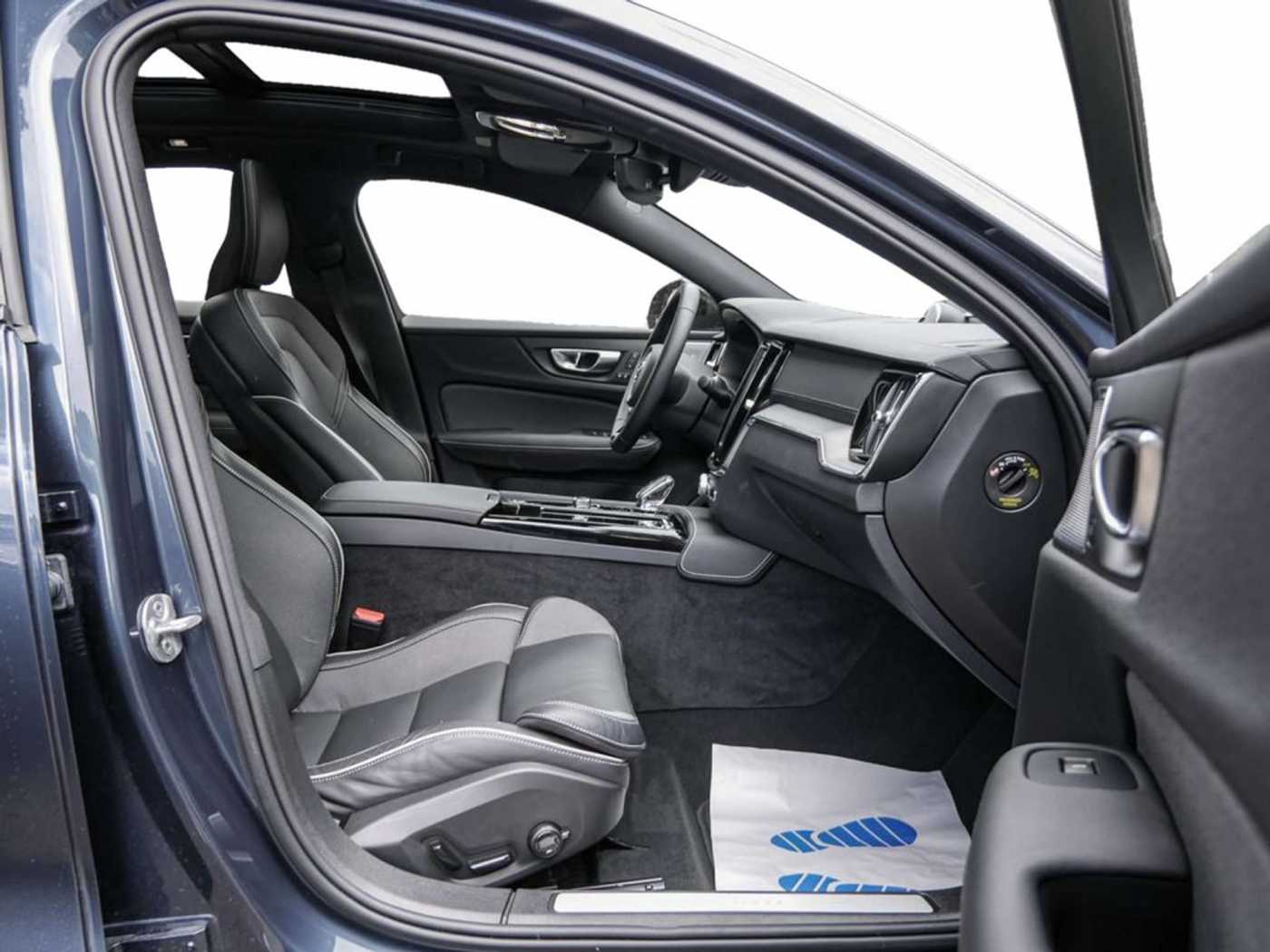 Volvo  T8 Ultimate Dark Recharge Plug-In Hybrid AWD