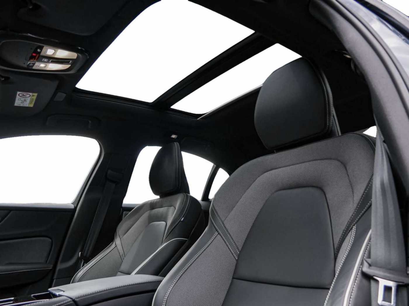 Volvo  T8 Ultimate Dark Recharge Plug-In Hybrid AWD