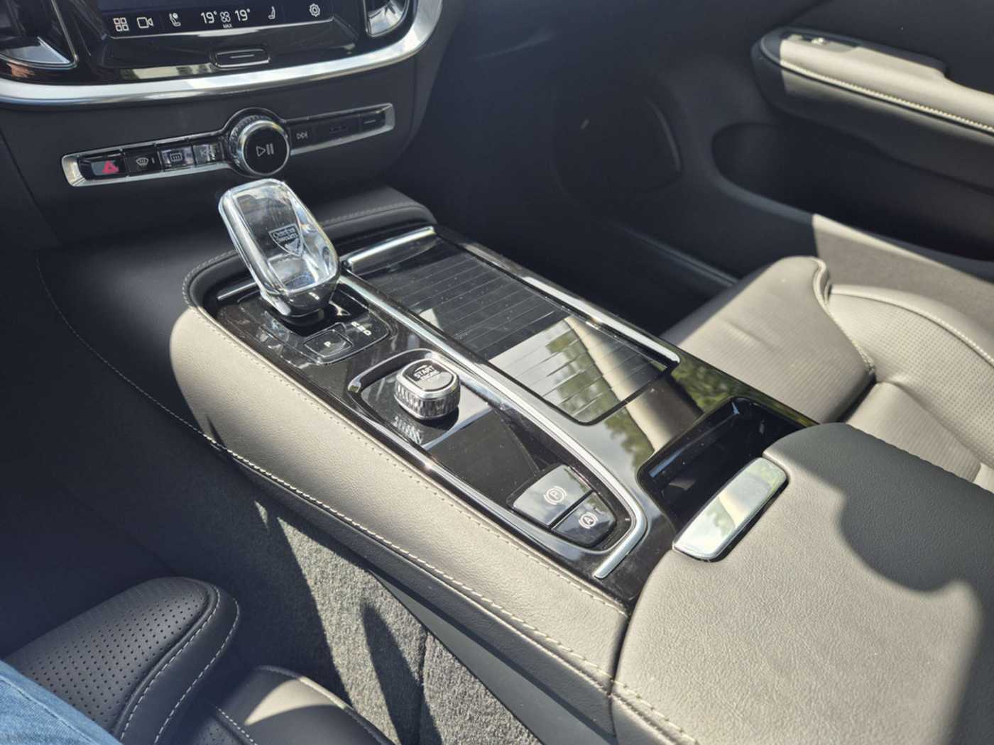 Volvo  T8 Ultimate Dark Recharge Plug-In Hybrid AWD