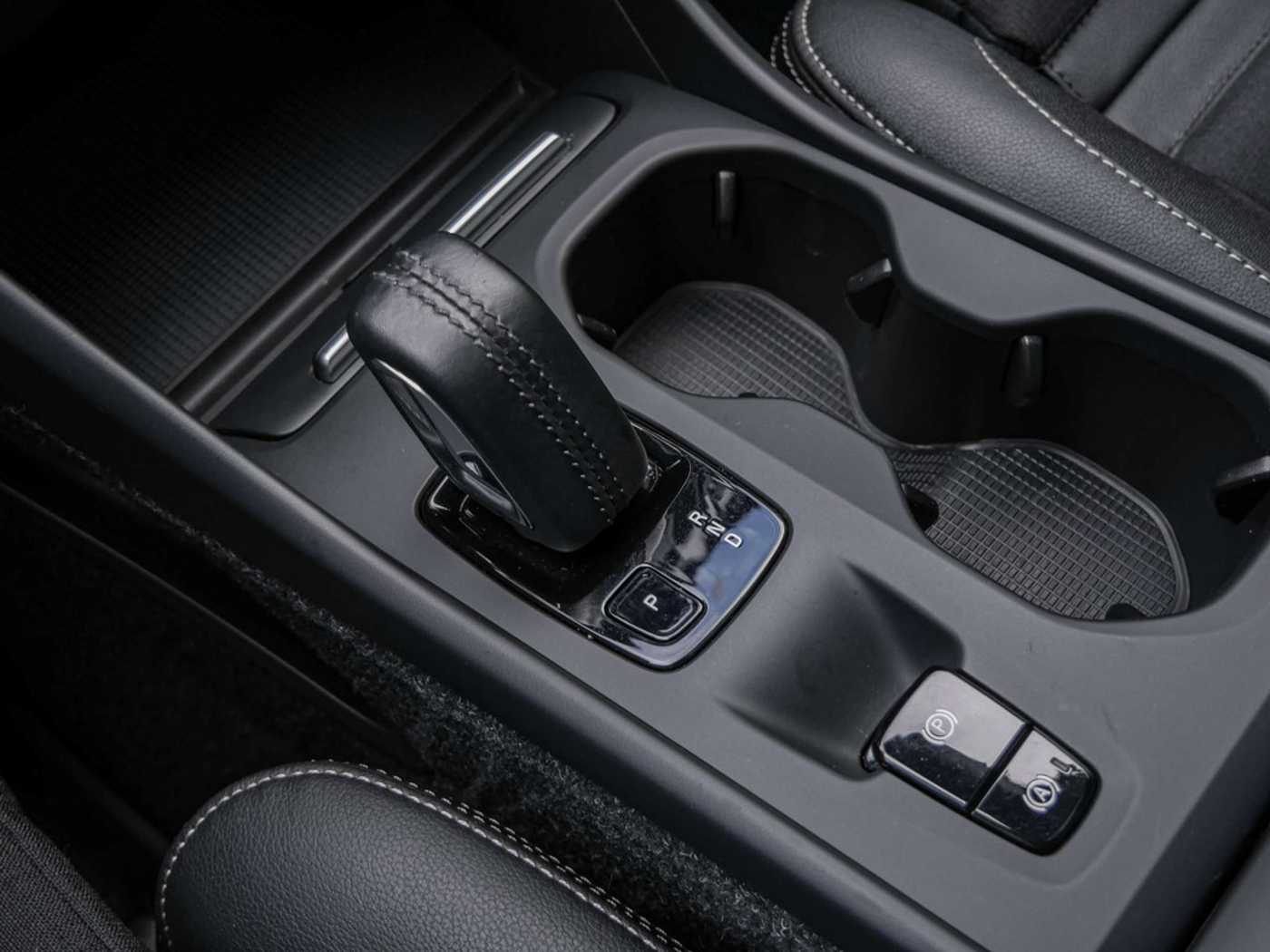 Volvo  T4 Geartronic Momentum Pro W-LAN AHK LED