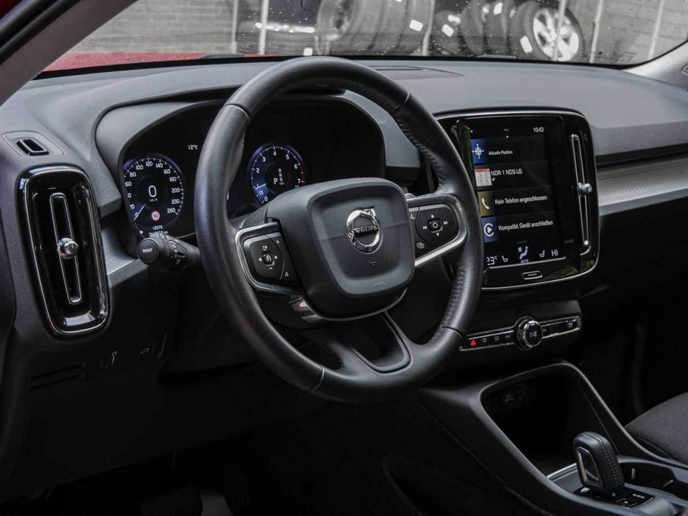 Volvo  T4 Geartronic Momentum Pro W-LAN AHK LED