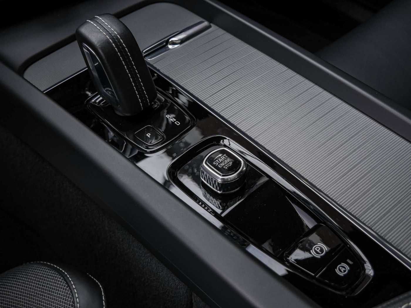 Volvo  T6 R Design Recharge Plug-In Hybrid AWD