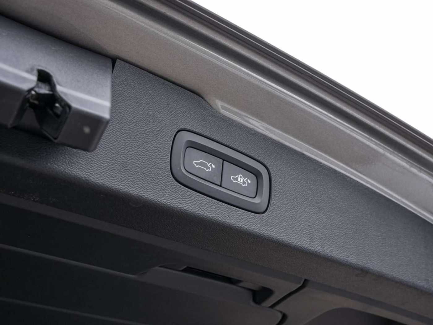 Volvo  T4 Geartronic Inscription W-LAN AHK LED