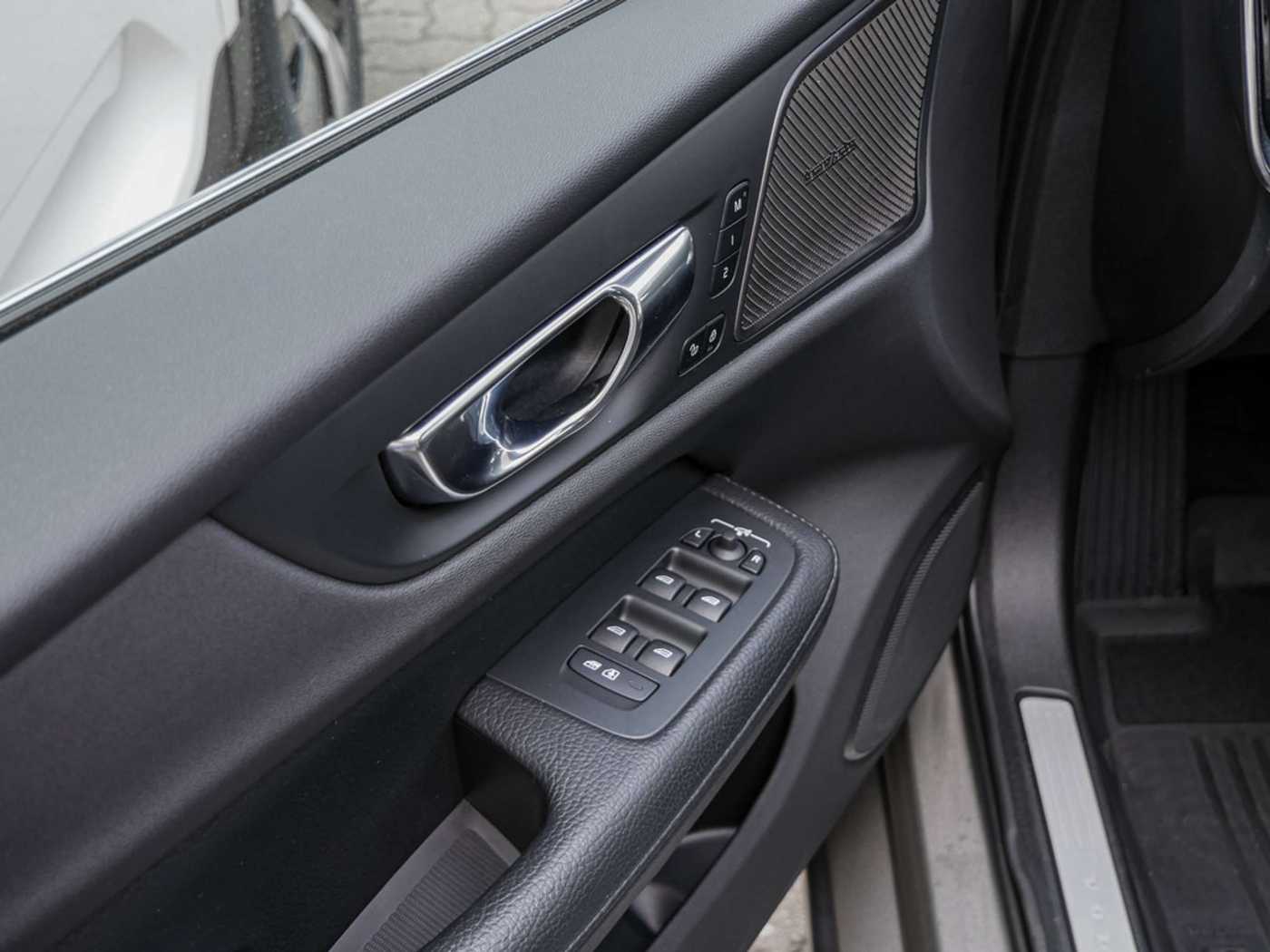 Volvo  T4 Geartronic Inscription W-LAN AHK LED