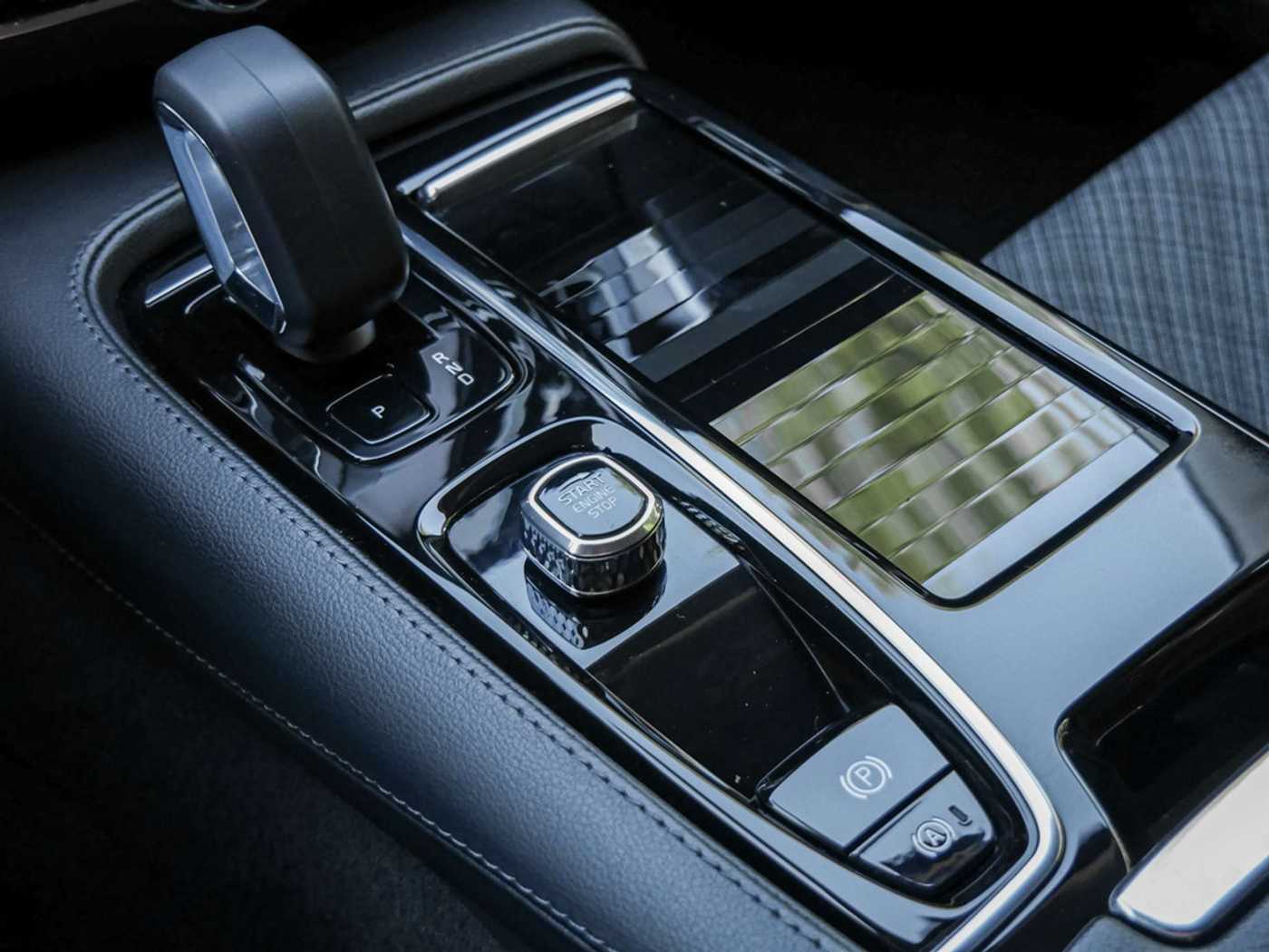 Volvo  T6 Core Recharge Plug-In Hybrid AWD