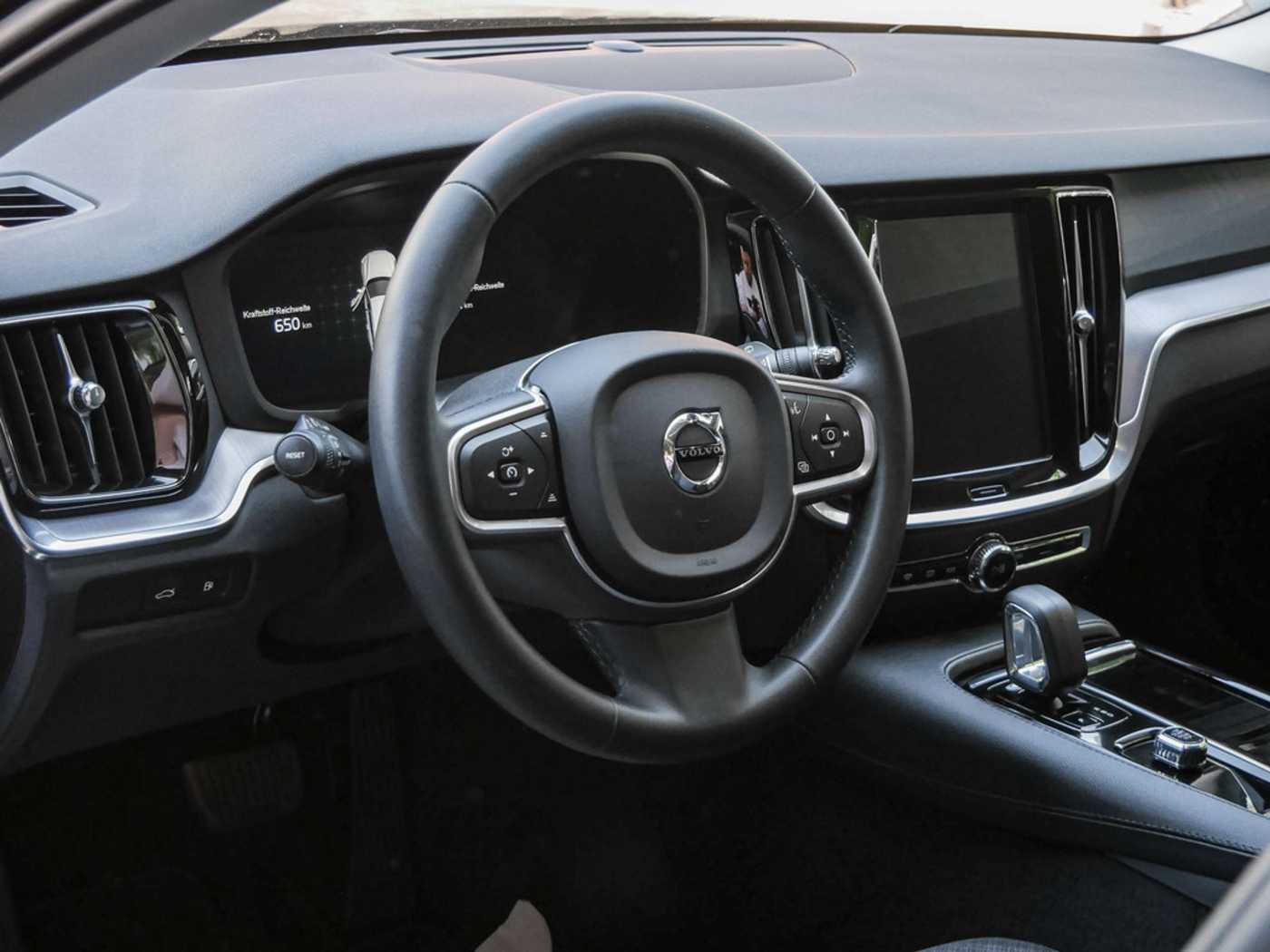 Volvo  T6 Core Recharge Plug-In Hybrid AWD