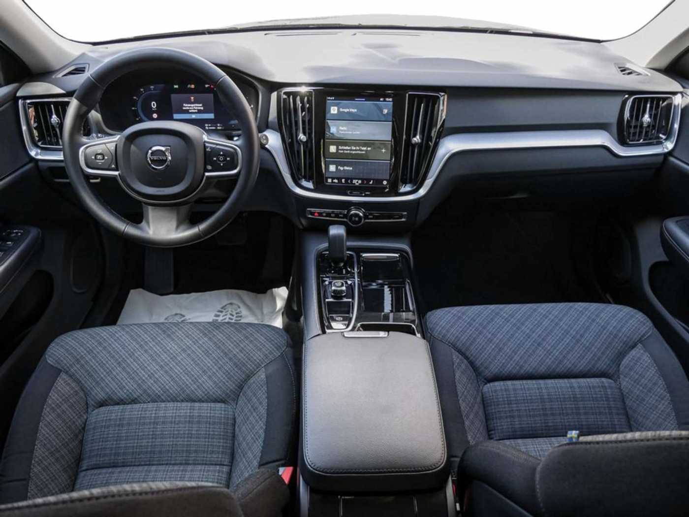 Volvo  T6 Core Recharge Plug-In Hybrid AWD