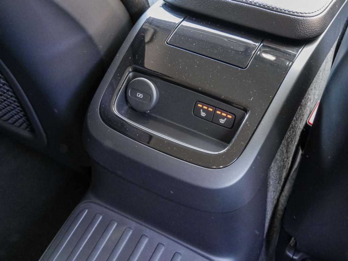 Volvo  T6 Core Recharge Plug-In Hybrid AWD